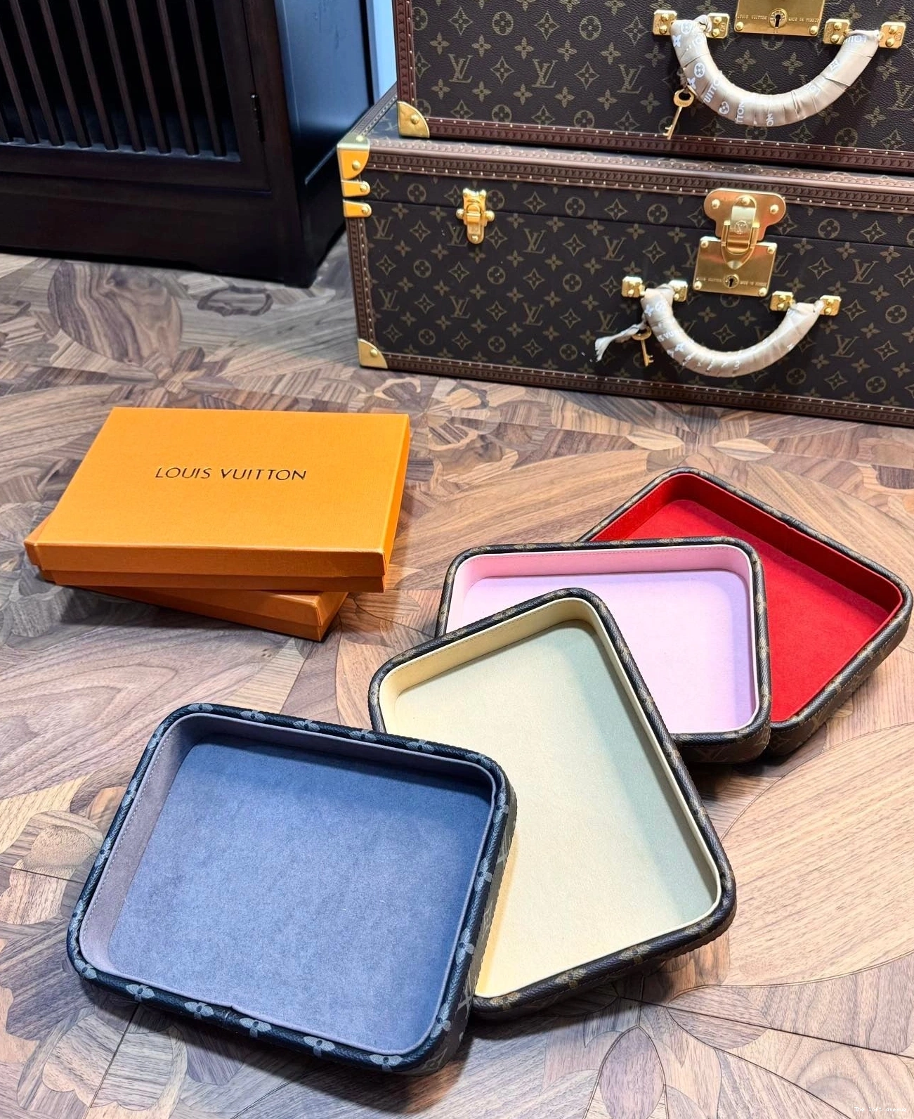 LV TRAY CUSTOM VALET 0731